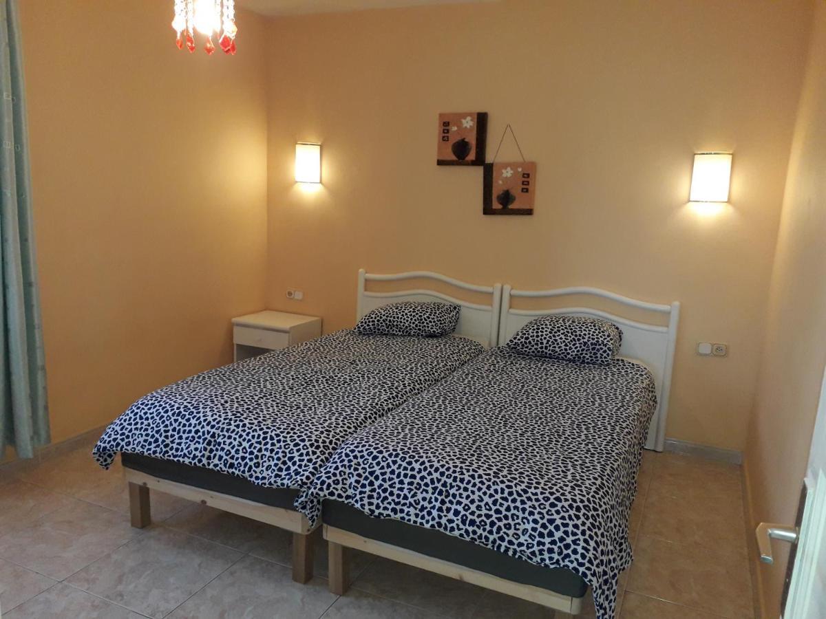 Sunny Self-Catering Apartment Costa Teguise, Lanzarote, Spain Bagian luar foto